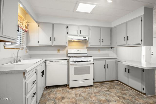 Detail Gallery Image 11 of 41 For 80 Copland Cir #80,  Ventura,  CA 93003 - 2 Beds | 2 Baths