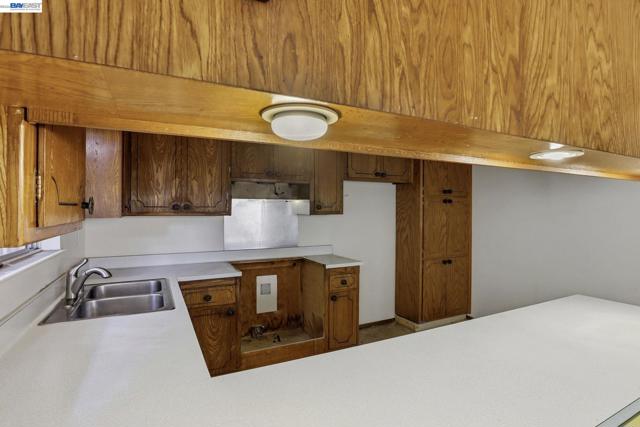 Image 14 of 48 For 2550 Damuth St