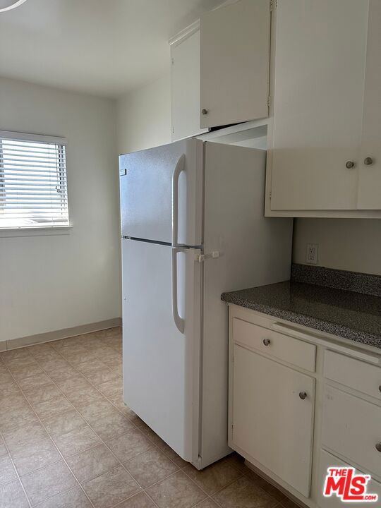 15207 Dickens Street photo 8