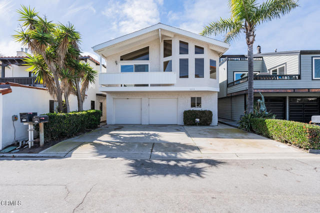 3233 Playa Court, Oxnard CA: https://media.crmls.org/mediaz/ab16a1d0-c308-4b2f-a262-ec2db7b52579.jpg
