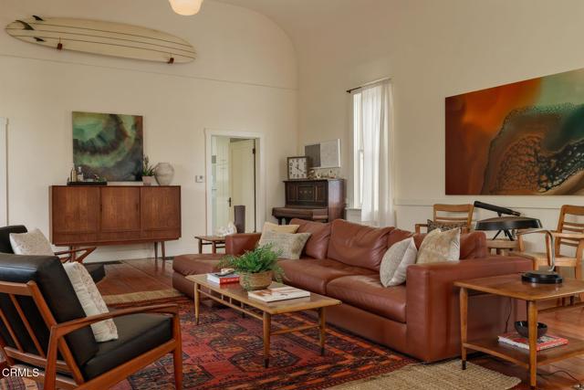 399 W Center Street, Ventura CA: https://media.crmls.org/mediaz/ab16ac4a-3825-4b65-94c7-857b220dfb2c.jpg