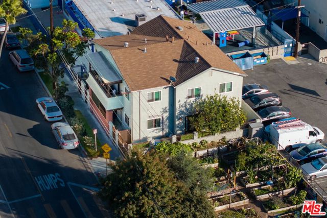 3166 San Marino Street, Los Angeles CA: https://media.crmls.org/mediaz/ab173252-005f-4eb6-8098-be62f706779c.jpg