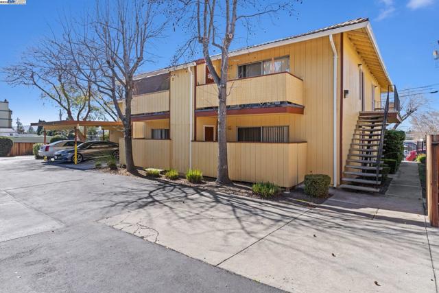 2170 Fremont St, Concord CA: https://media.crmls.org/mediaz/ab17fae7-a716-4d85-a039-a3d30c97e2ab.jpg