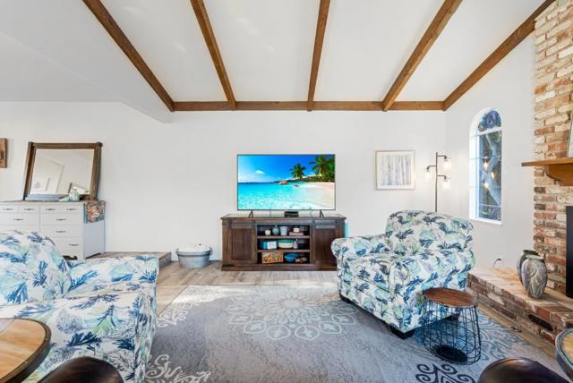 120 Marks Drive, Hollister CA: https://media.crmls.org/mediaz/ab18e1fb-8900-4492-8b64-3d3863d63ae9.jpg