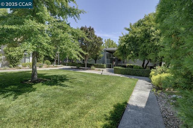 1224 Singingwood Ct, Walnut Creek CA: https://media.crmls.org/mediaz/ab1944d2-4e92-4a24-9358-eebc1decb6ed.jpg