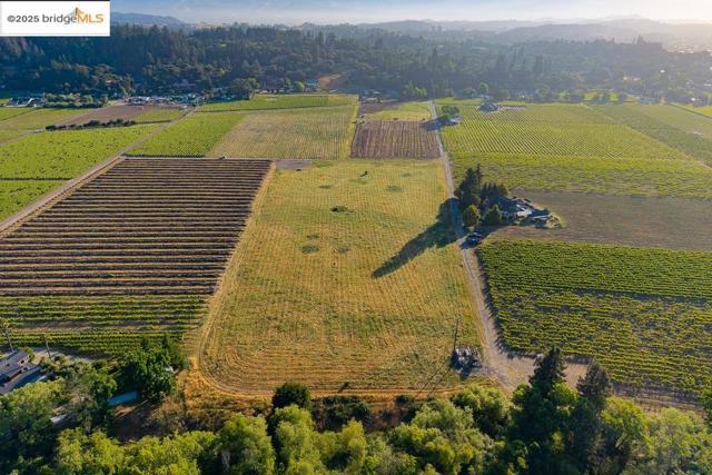 838 Dry Creek, Healdsburg CA: https://media.crmls.org/mediaz/ab197852-170a-437c-b59b-c6fd006a6218.jpg