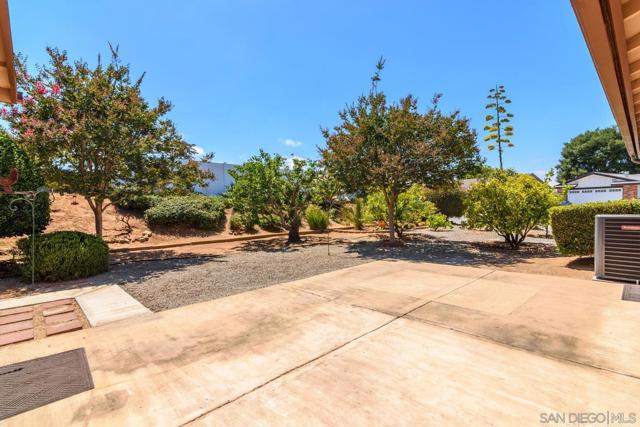 16498 Roca Dr, San Diego CA: https://media.crmls.org/mediaz/ab19e552-95dc-4d58-be34-431375faff5d.jpg
