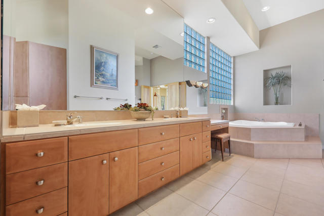 36 Merill Drive, Palm Desert CA: https://media.crmls.org/mediaz/ab19e6e4-1d70-4004-af49-859b26f7e376.jpg