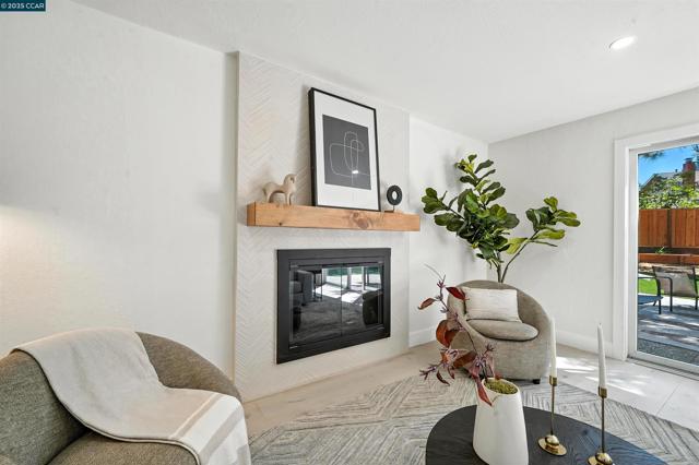 31 Junewood Ct, Danville CA: https://media.crmls.org/mediaz/ab19fb5c-b866-46e1-b3c0-c2daeb2c1dac.jpg