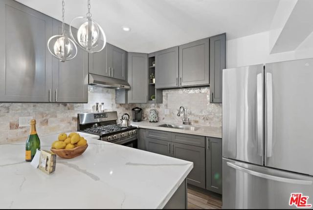 1174 Coldwater Canyon Drive, Beverly Hills CA: https://media.crmls.org/mediaz/ab1a73e4-5534-412f-937d-8f8b63bcd4be.jpg