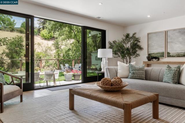 267 Valle Vista Dr, Danville CA: https://media.crmls.org/mediaz/ab1afdcf-ecfa-4ac0-91fc-76c79bb8c5cf.jpg