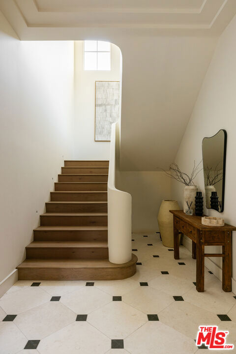 Image 16 of 28 For 525 Westmount Drive