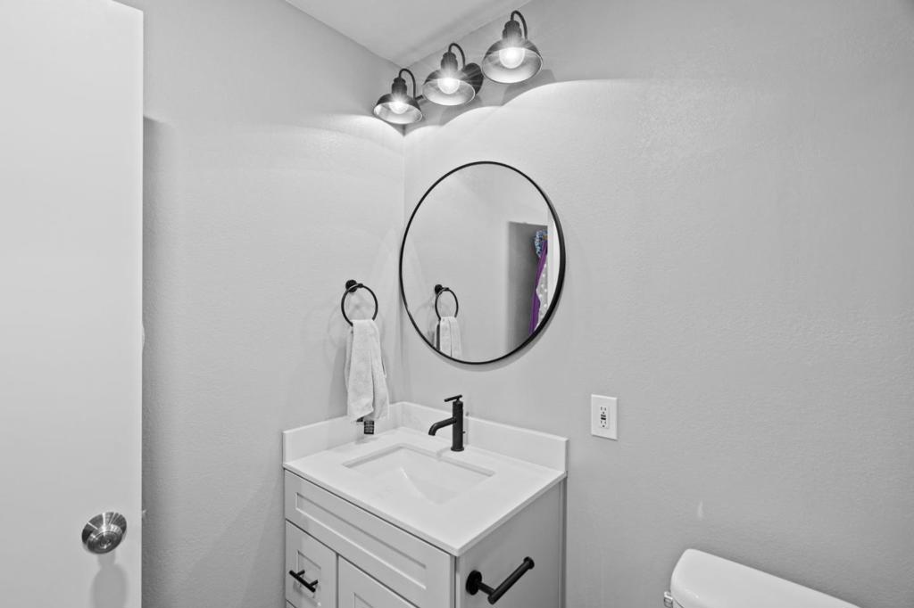 https://media.crmls.org/mediaz/ab1bc08f-88bd-4203-bfa9-a8c4c268d48c.jpg?preset=X-Large