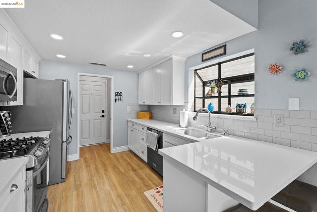2256 Camborne Dr, Modesto CA: https://media.crmls.org/mediaz/ab1c9d4e-7864-4595-a6b7-3c2d38e2af45.jpg