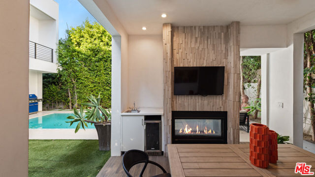 836 N Ogden Drive, Los Angeles CA: https://media.crmls.org/mediaz/ab1caa71-315f-456e-8ef7-be47c46e3a10.jpg