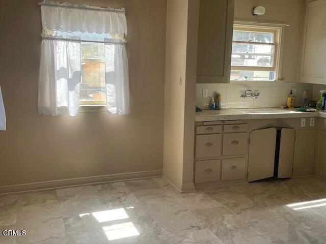 206 S Pacific Avenue, Ventura CA: https://media.crmls.org/mediaz/ab1cac86-b2f6-4b3d-9e7b-9667cd08c38a.jpg