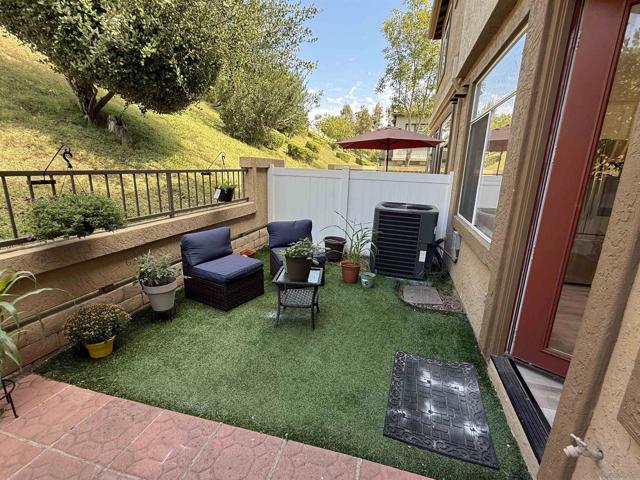 12530 Heatherton Ct, San Diego CA: https://media.crmls.org/mediaz/ab1d3b6d-959b-49ad-9c4c-a45bc469f318.jpg