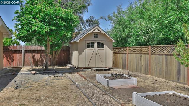 1209 Miner Ave, San Pablo CA: https://media.crmls.org/mediaz/ab1dcb20-0459-424d-aa4f-83627610d12a.jpg