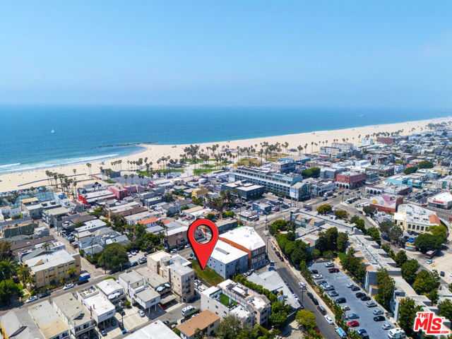 1816 Pacific Avenue, Venice CA: https://media.crmls.org/mediaz/ab1e4671-e3ac-4bce-84a3-8588b24f4e7f.jpg