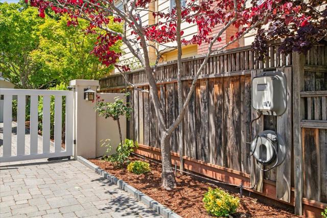 52 Myrtle Street, Redwood City CA: https://media.crmls.org/mediaz/ab1e5e44-224e-4d28-831d-9e39af9f04a1.jpg
