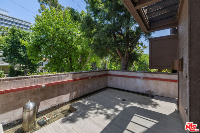 1033 Carol Drive, West Hollywood CA: https://media.crmls.org/mediaz/ab1eb75d-5c94-49e4-a979-1c423b5dd1ad.jpg
