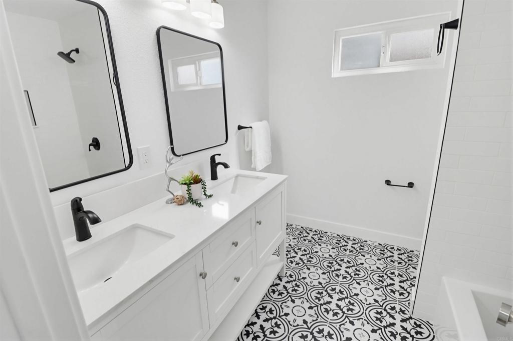 https://media.crmls.org/mediaz/ab1f38c4-e00a-43c9-b6ba-a6c531b96ae5.jpg?preset=X-Large