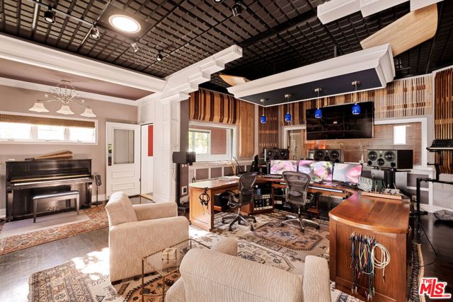 110 S Brighton Street, Burbank CA: https://media.crmls.org/mediaz/ab1f70e5-f454-40c6-b399-60f545de4edc.jpg