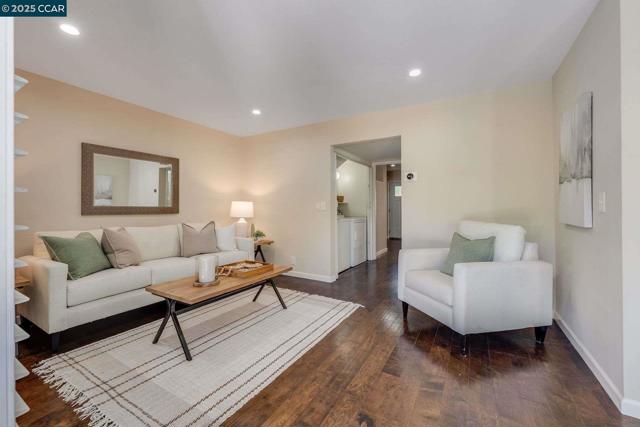 1105 Westmoreland Circle, Walnut Creek CA: https://media.crmls.org/mediaz/ab2000c3-aefa-4e27-bb65-53b5a93e9ae1.jpg
