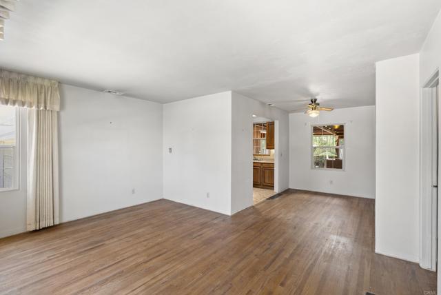 1120 Devonshire Drive, Ocean Beach (San Diego) CA: https://media.crmls.org/mediaz/ab2009da-8532-4a27-9e72-a6dfc527195f.jpg