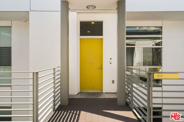 3119 Via Dolce, Marina del Rey CA: https://media.crmls.org/mediaz/ab20cf5f-3334-4bcb-80d5-c375572d9616.jpg