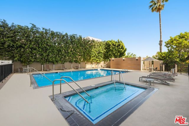 7250 Franklin Avenue, Los Angeles CA: https://media.crmls.org/mediaz/ab20d96c-3c5a-4a12-9956-4f60b057a1af.jpg