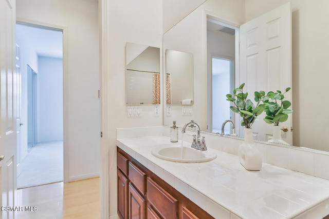 2746 Autumn Ridge Drive, Thousand Oaks CA: https://media.crmls.org/mediaz/ab21701f-8e5c-427b-88ce-624af8eb1777.jpg