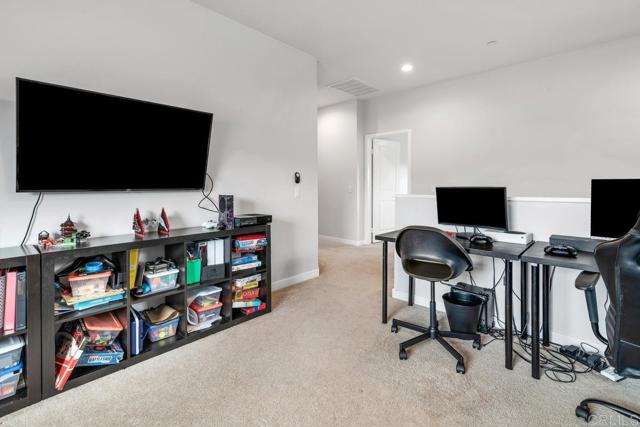 1643 Raecorte Place, Escondido CA: https://media.crmls.org/mediaz/ab21ad31-8470-4ad9-b2df-1aeebdd1debc.jpg
