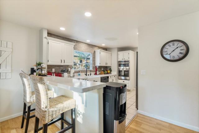 1090 Los Altos Drive, Hollister CA: https://media.crmls.org/mediaz/ab222292-377d-4630-a3b6-26eeaa091a91.jpg