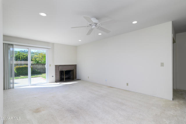 2202 Park Place, Thousand Oaks CA: https://media.crmls.org/mediaz/ab22375d-2a17-4eee-9efe-07e8a00678c2.jpg