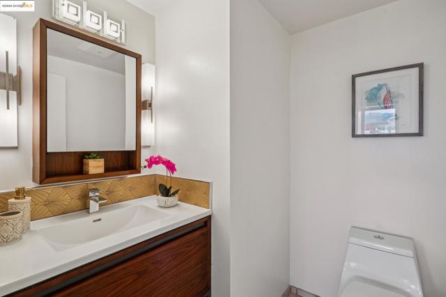 6363 Christie Ave, Emeryville CA: https://media.crmls.org/mediaz/ab238b8e-2218-41ee-a966-a1c4d454e10c.jpg