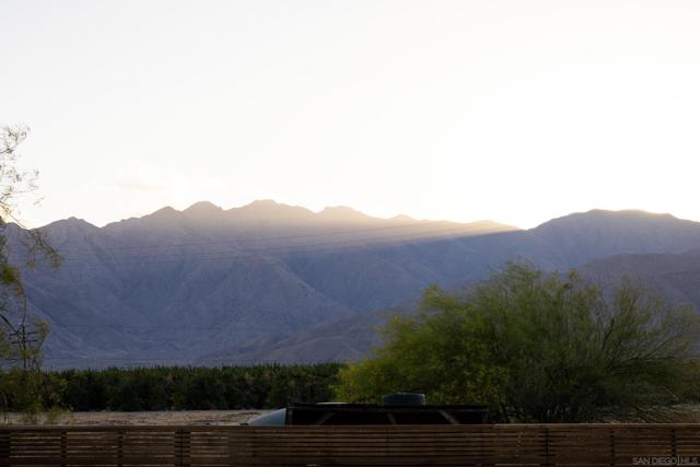 811 Di Giorgio Road, Borrego Springs CA: https://media.crmls.org/mediaz/ab239168-2450-4d85-8047-81b437a11afc.jpg