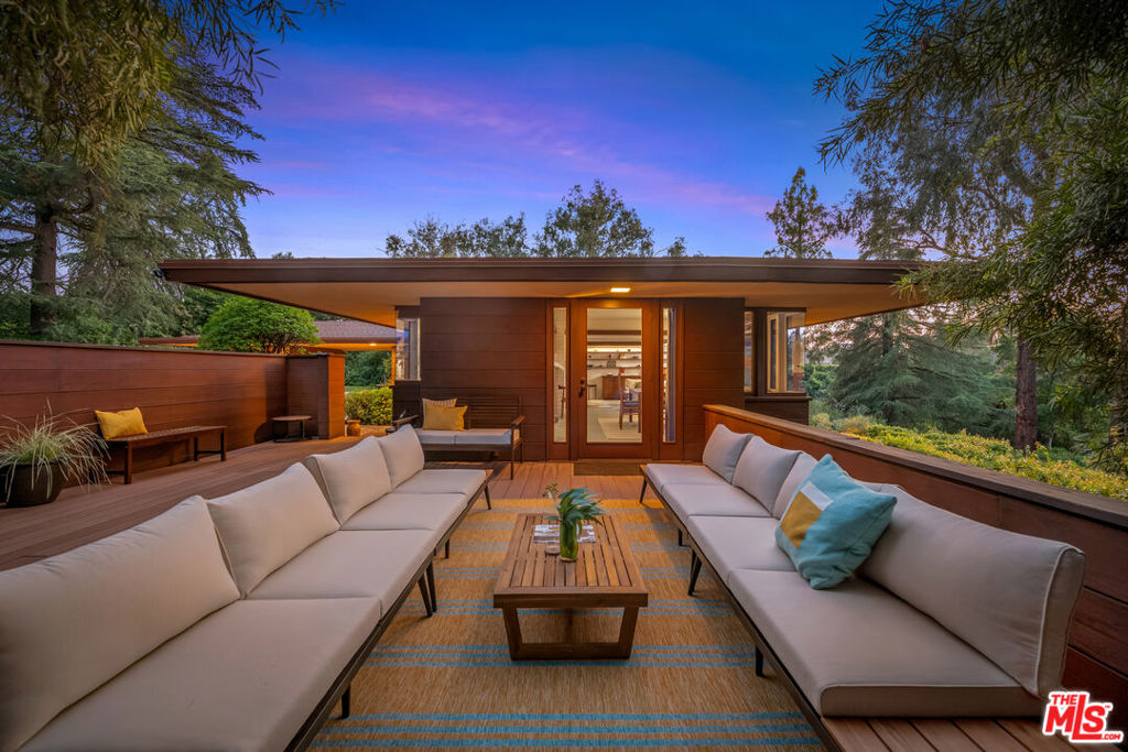 1915 Country Club Drive