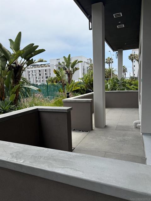 355 N Cleveland Street, Oceanside CA: https://media.crmls.org/mediaz/ab24b978-e399-4674-b2d8-b6ab68472776.jpg