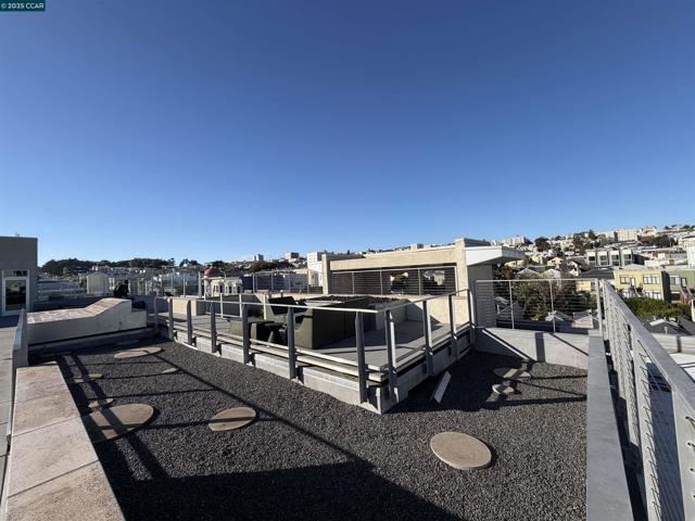 2655 Bush, San Francisco CA: https://media.crmls.org/mediaz/ab25a62b-88f5-4e34-ae74-b77cdab5fe2f.jpg