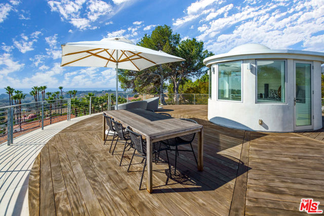 6375 Gayton Place, Malibu CA: https://media.crmls.org/mediaz/ab25c096-15fb-499c-91a6-f8fd8ee4895d.jpg