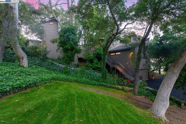 391 Oak Ln, Pleasanton CA: https://media.crmls.org/mediaz/ab25fb5f-1f7c-4112-a7b7-9bb71e657914.jpg