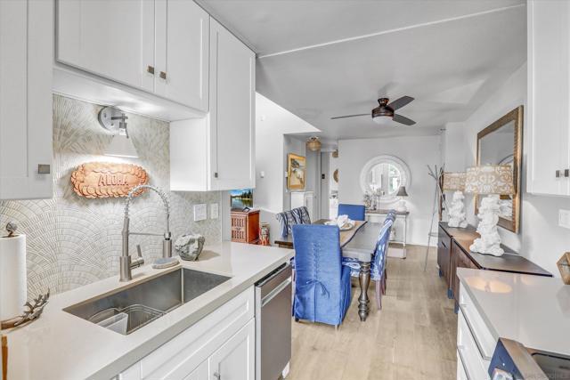 6455 La Jolla Blvd, La Jolla CA: https://media.crmls.org/mediaz/ab2698c4-50de-4065-a6f8-af412d58f5b2.jpg