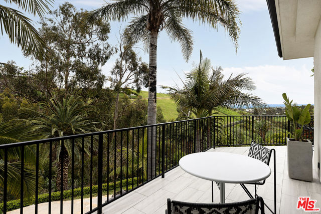 28902 Verde Mesa Lane, Malibu CA: https://media.crmls.org/mediaz/ab272294-44d0-4dc6-9ffd-819d0edabc92.jpg