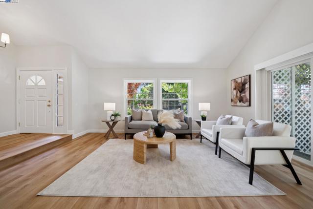 7467 Sundrop Ct, Pleasanton CA: https://media.crmls.org/mediaz/ab272e65-b380-469c-8a8f-136e44761a0d.jpg