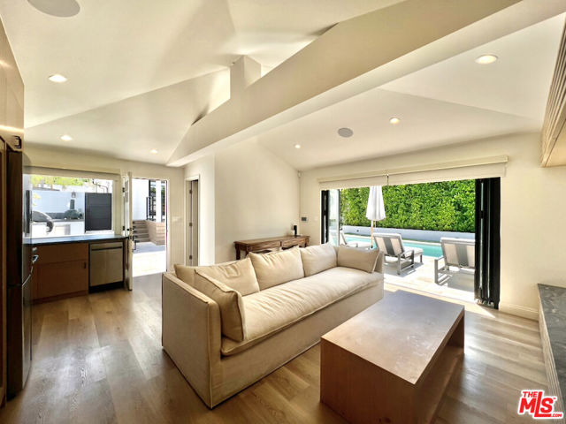 18033 Rosita Street, Encino CA: https://media.crmls.org/mediaz/ab27856d-bcae-44fa-8946-d0280dd852a0.jpg