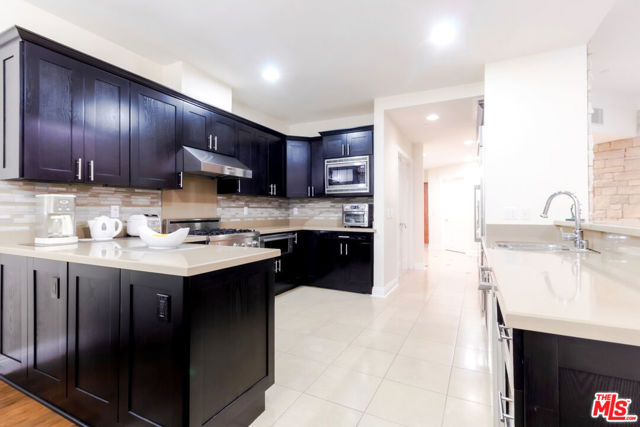 Image 13 of 25 For 4848 Wilshire Boulevard 102