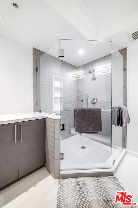 12026 Hoffman Street, Studio City CA: https://media.crmls.org/mediaz/ab27cd45-25b3-47e8-b472-1bbdd738ba89.jpg