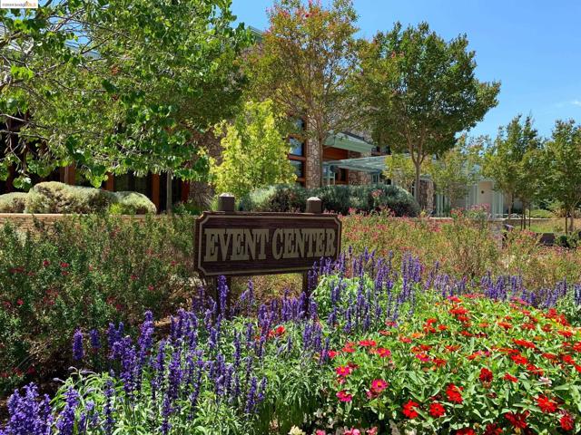 1910 Skycrest Dr, Walnut Creek CA: https://media.crmls.org/mediaz/ab27fc29-e259-42bc-9c65-8a2ff8d7c30b.jpg
