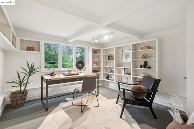 64 Crest Rd, Piedmont CA: https://media.crmls.org/mediaz/ab282419-a516-434c-8adc-d18bfcd4f70f.jpg